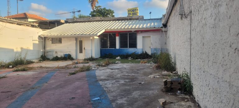 להשכרה נכס באזור עסקים מרכזי